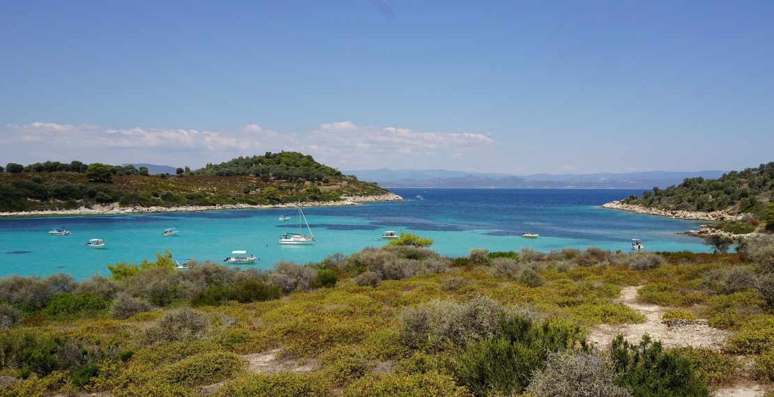 Lagonisi beach and view on Diaporos Island
