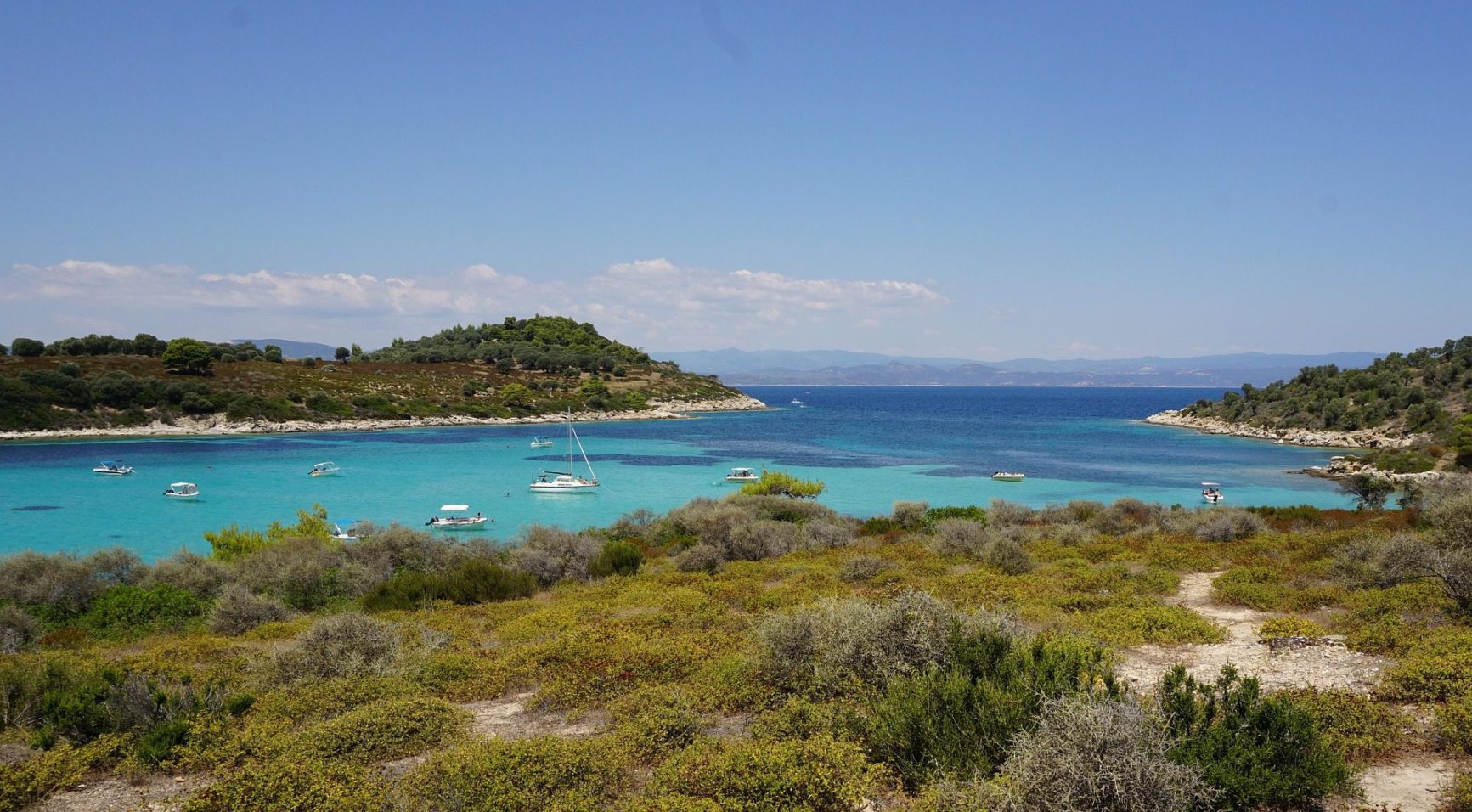 Lagonisi beach and view on Diaporos Island