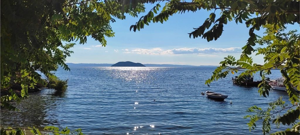 Kelifos Blue cruise in Toroneos Gulf